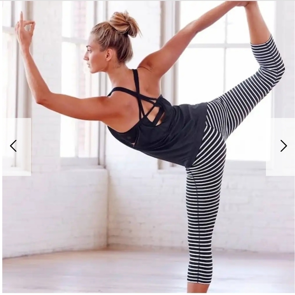 ATHLETA Chaturanga Capri Leggings Black White Striped Yoga Pants Size XS